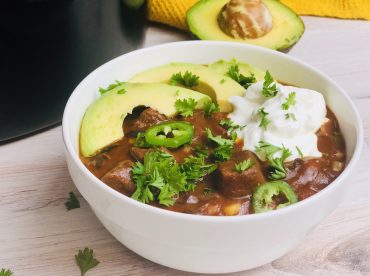 slow-cooker-southwestern-beef-chili-heather-lucilles-kitchen-food-blog